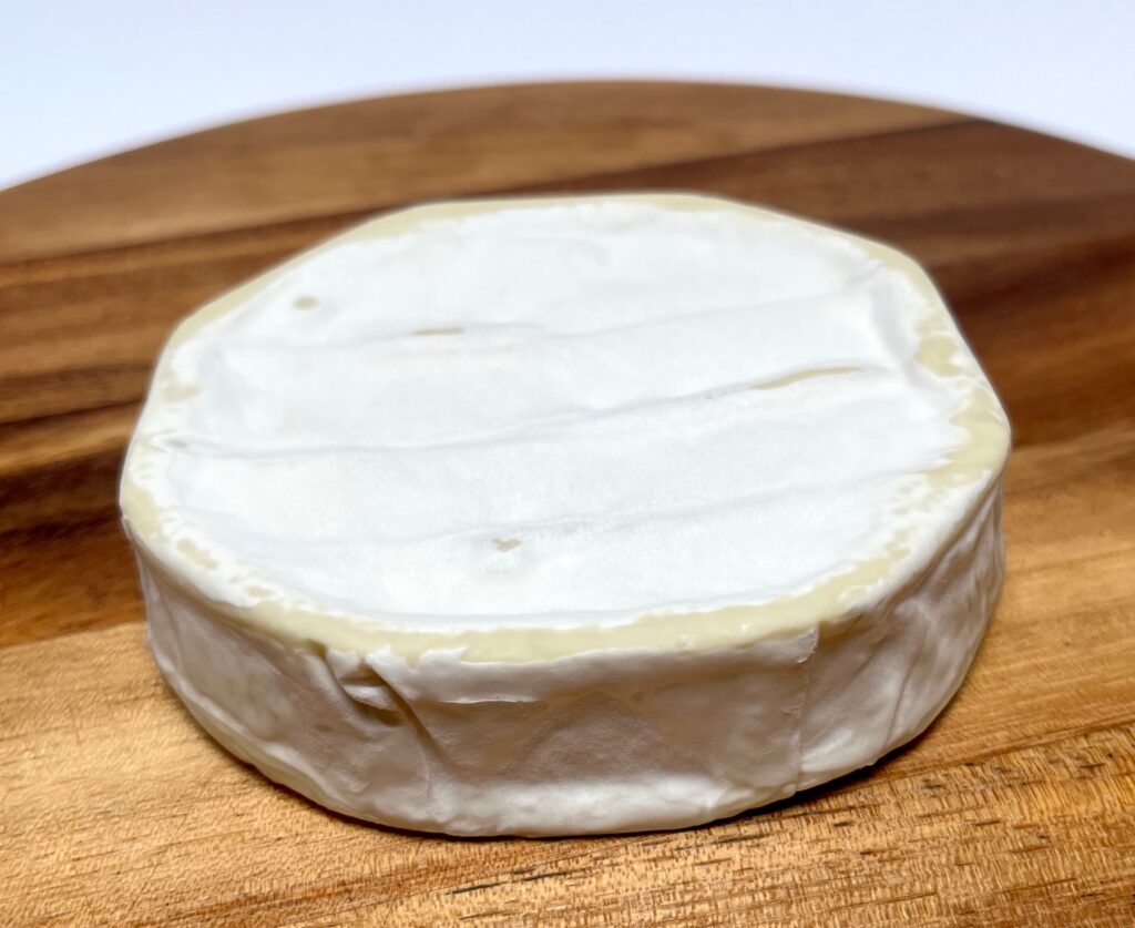 Top view of Soft White vegan cheese by Mondarella